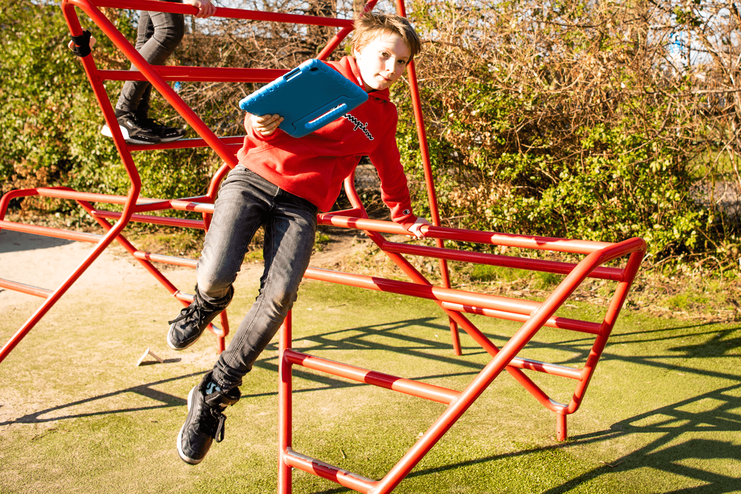 Springloop topsorter kimt van klimrek af met tablet