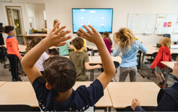 Bewegen om te leren Kinderen zijn in beweging met Fit & vaardig op het digibord
