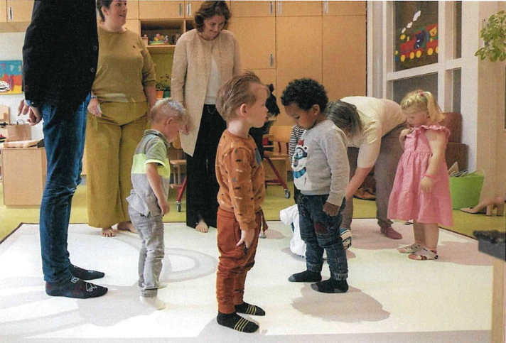 Minister Wiersma op Beweegvloer Kind en Co Ludens